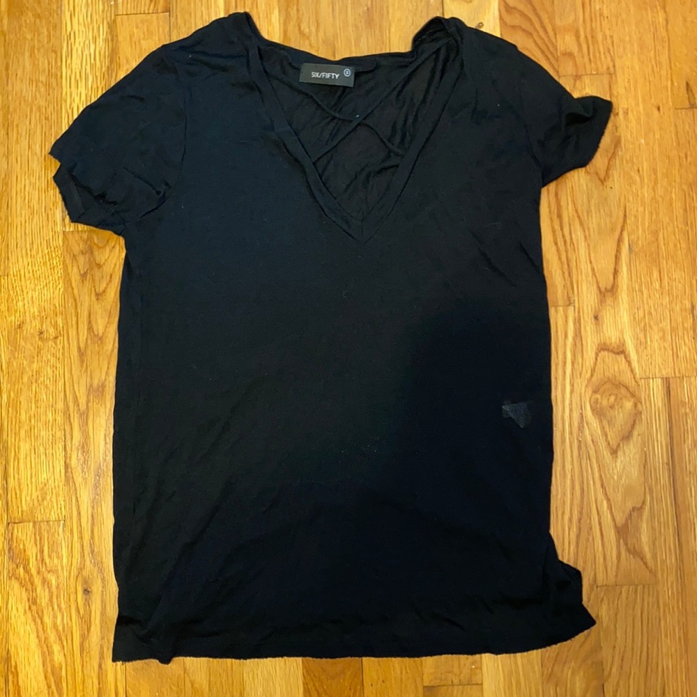 Crossed black t shirt.